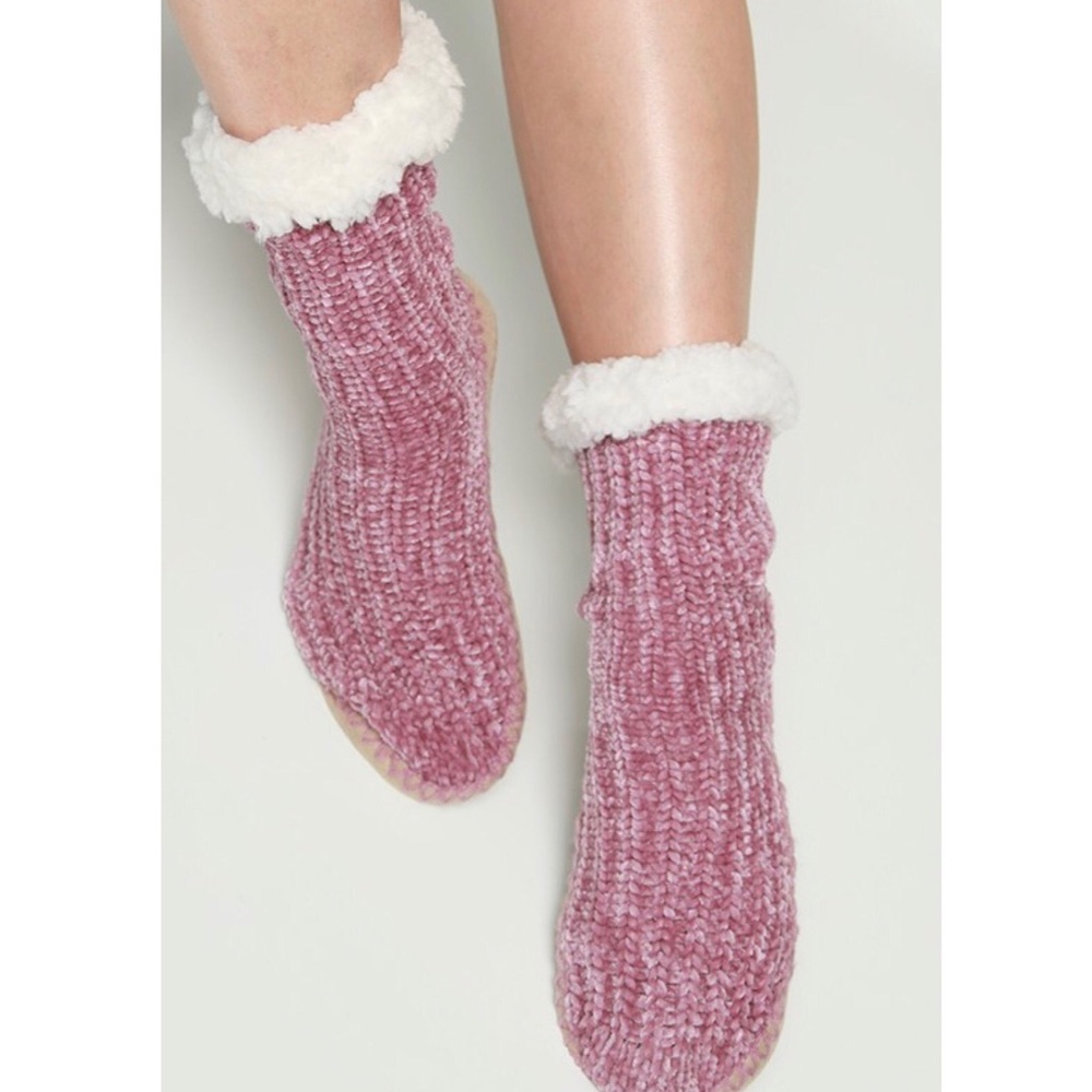 🆕 “Cozy Up” Chenille Plush Slipper Socks - Picture 6 of 8